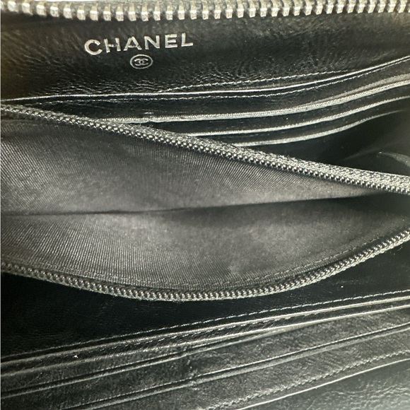 Chanel calf leather distressed chain around long zip wallet - Picture 11 of 11